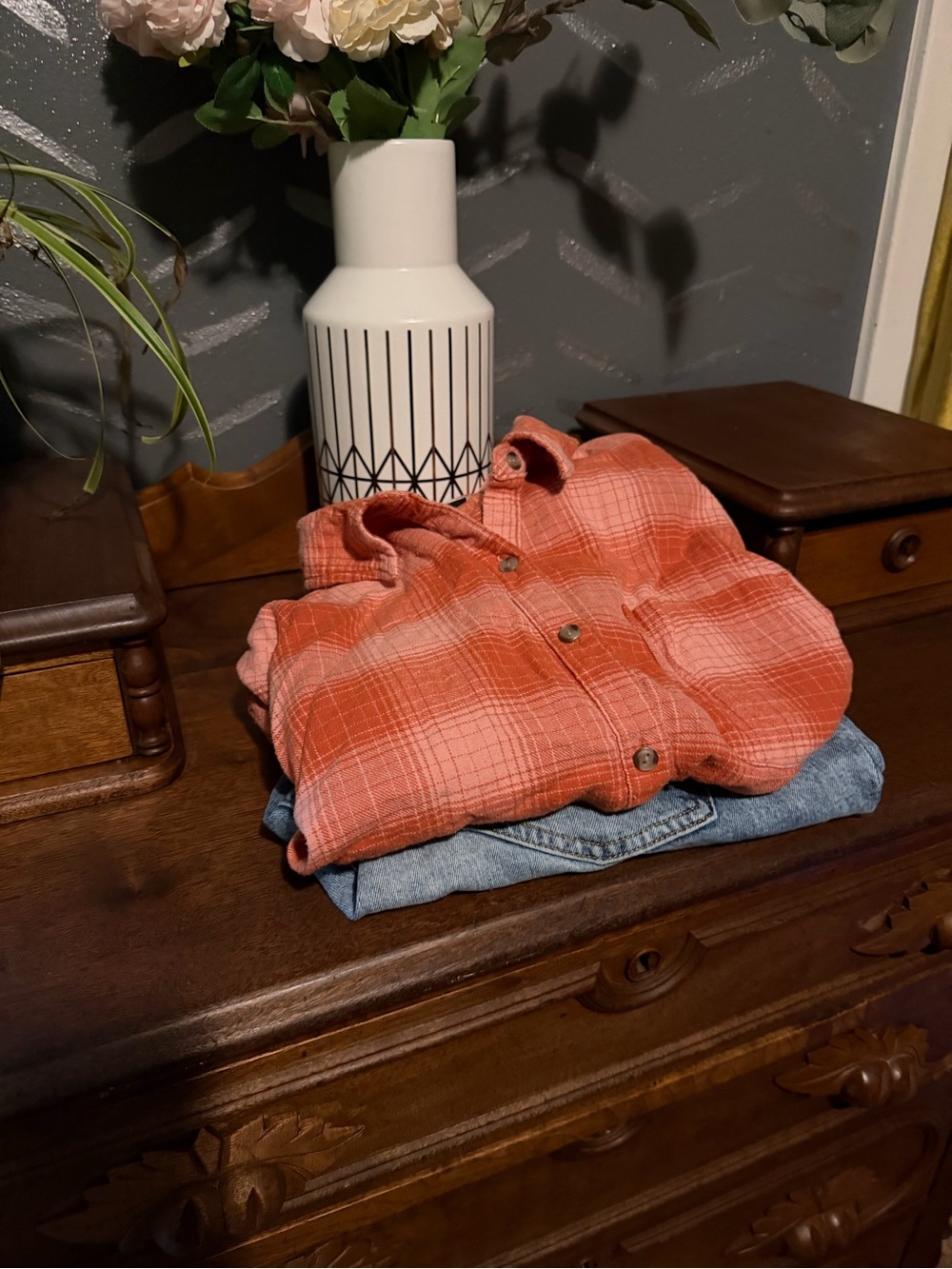 Women’s outfit - Jeans & Flannel